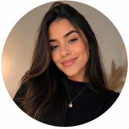 Camila, consultora da MAVI